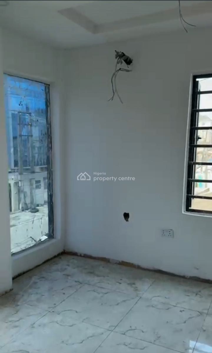 *executive, Standard 2bedrooms Upstairs with Pop, Screeded Walls, Kitc, Alagomeji, Yaba, Lagos, Flat / Apartment for Rent