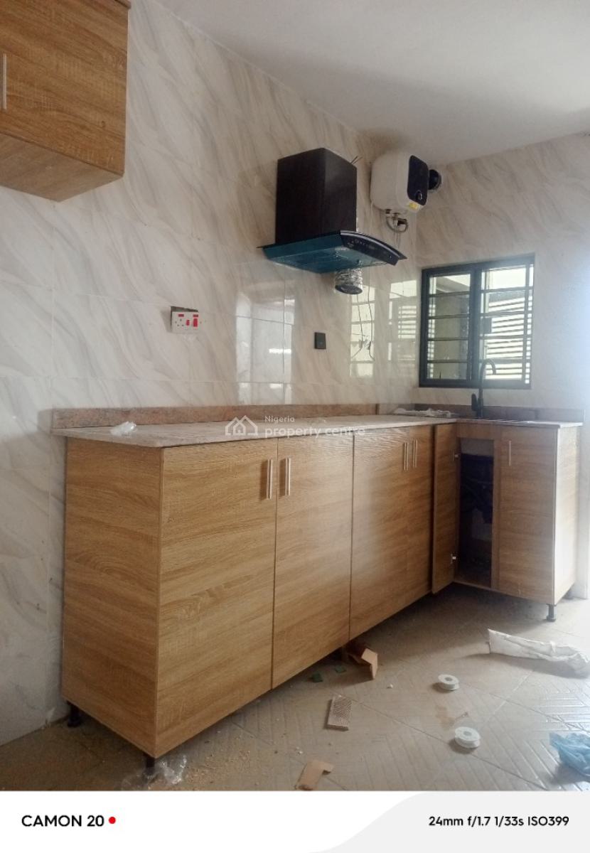*dealing with The Mandate*  *2bed  4m/4.5m  Ijesha Surulere*  *fea, Ijesha, Surulere, Lagos, Flat / Apartment for Rent