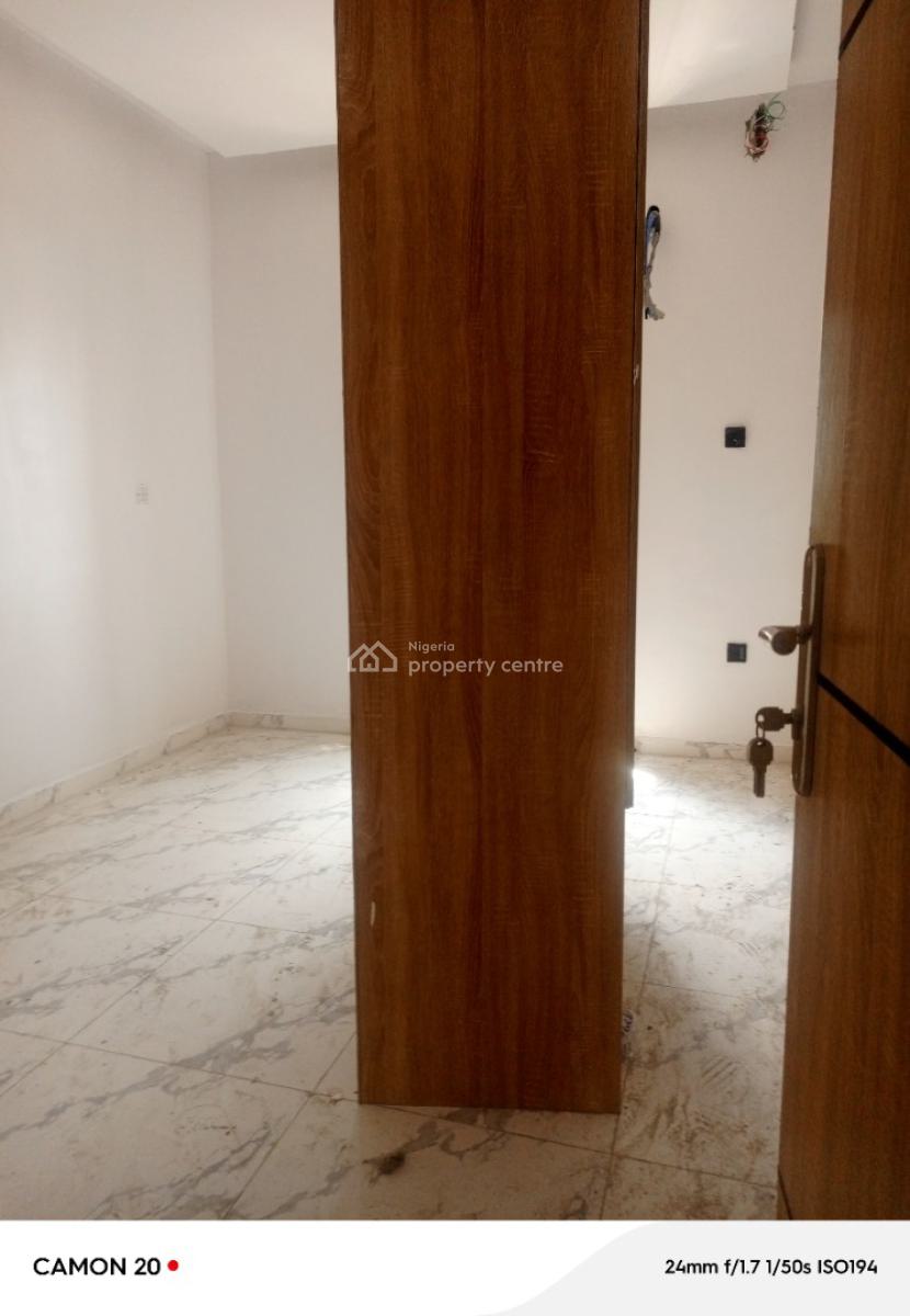 *dealing with The Mandate*  *2bed  4m/4.5m  Ijesha Surulere*  *fea, Ijesha, Surulere, Lagos, Flat / Apartment for Rent