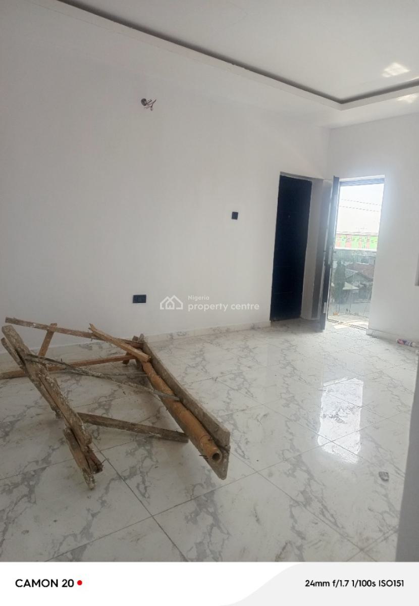 *dealing with The Mandate*  *2bed  4m/4.5m  Ijesha Surulere*  *fea, Ijesha, Surulere, Lagos, Flat / Apartment for Rent
