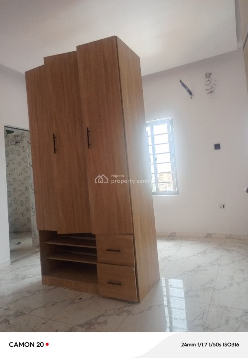 *dealing with The Mandate*  *2bed  4m/4.5m  Ijesha Surulere*  *fea, Ijesha, Surulere, Lagos, Flat / Apartment for Rent