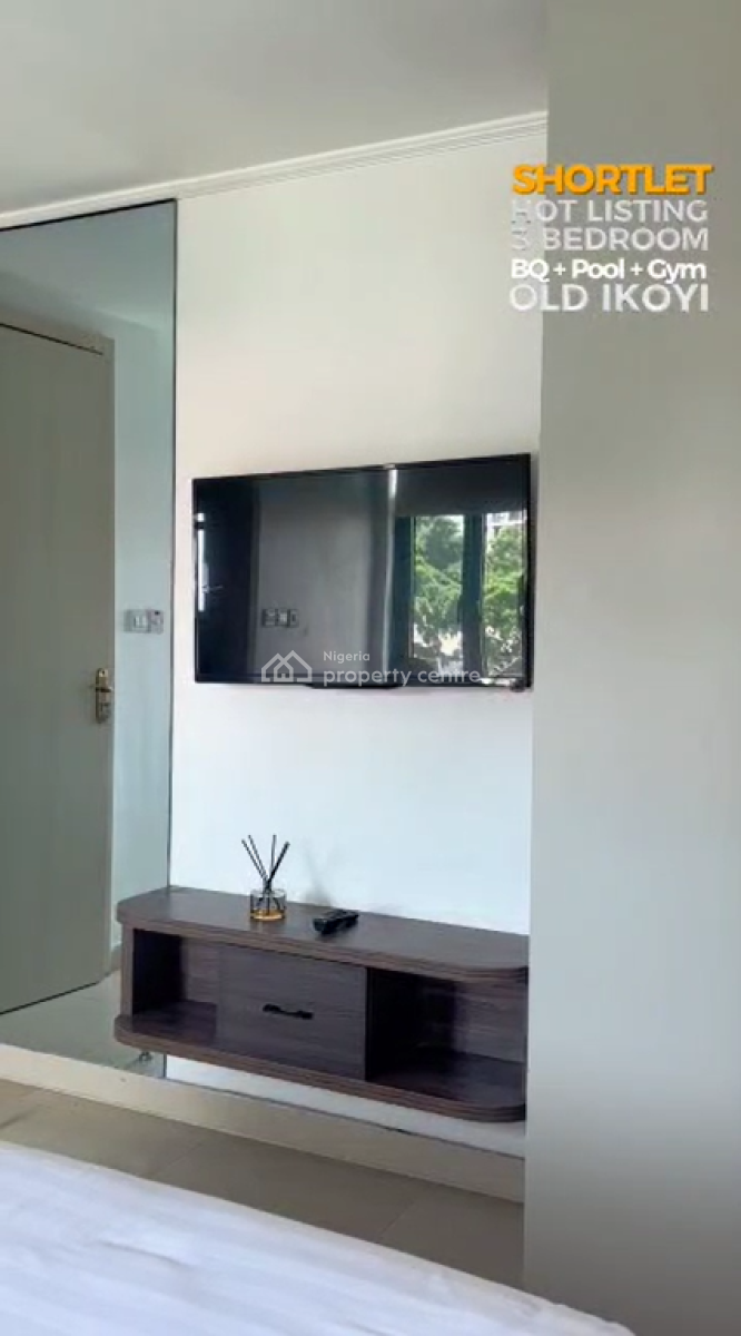 Unfurnished 3 Bedroom Flat on The 3rd Floor with 1 Bq, Old Ikoyi, Ikoyi, Lagos, Flat / Apartment for Rent