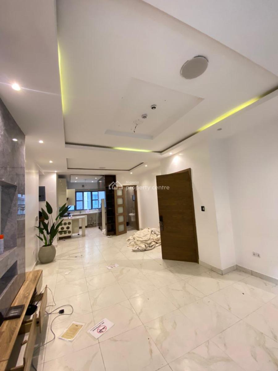 Lovely 2 Bedroom Apartment with Pool, Gym Elevator, Lekki Phase 1, Lekki, Lagos, Flat / Apartment for Rent