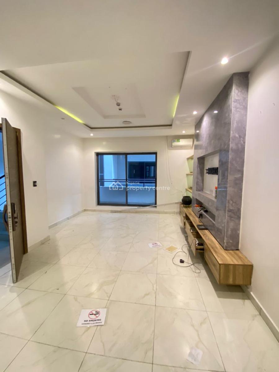 Lovely 2 Bedroom Apartment with Pool, Gym Elevator, Lekki Phase 1, Lekki, Lagos, Flat / Apartment for Rent