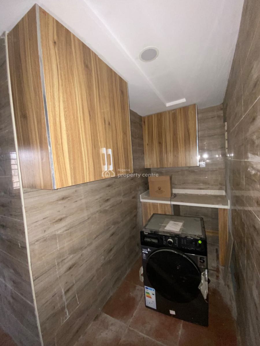 Clean 3 Bedroom Apartment, Lekki Phase 1, Lekki, Lagos, Flat / Apartment for Rent