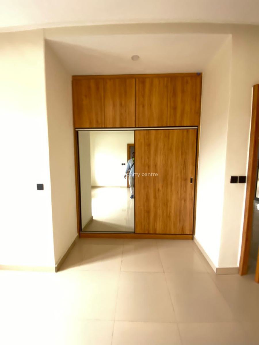 Unfurnished 2 Bedroom Apartment, Off Admiralty Way, Lekki Phase 1, Lekki, Lagos, Flat / Apartment for Rent