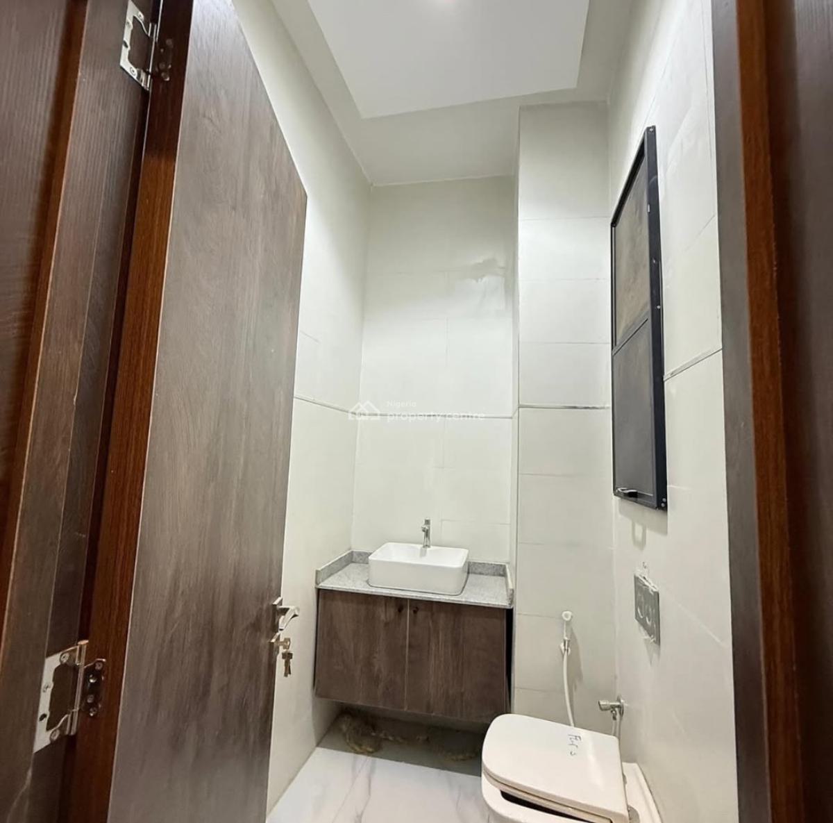 Tastefully Finished 3 Bedroom Apartment, in a Cozy Neighborhood, Guzape District, Abuja, Block of Flats for Sale