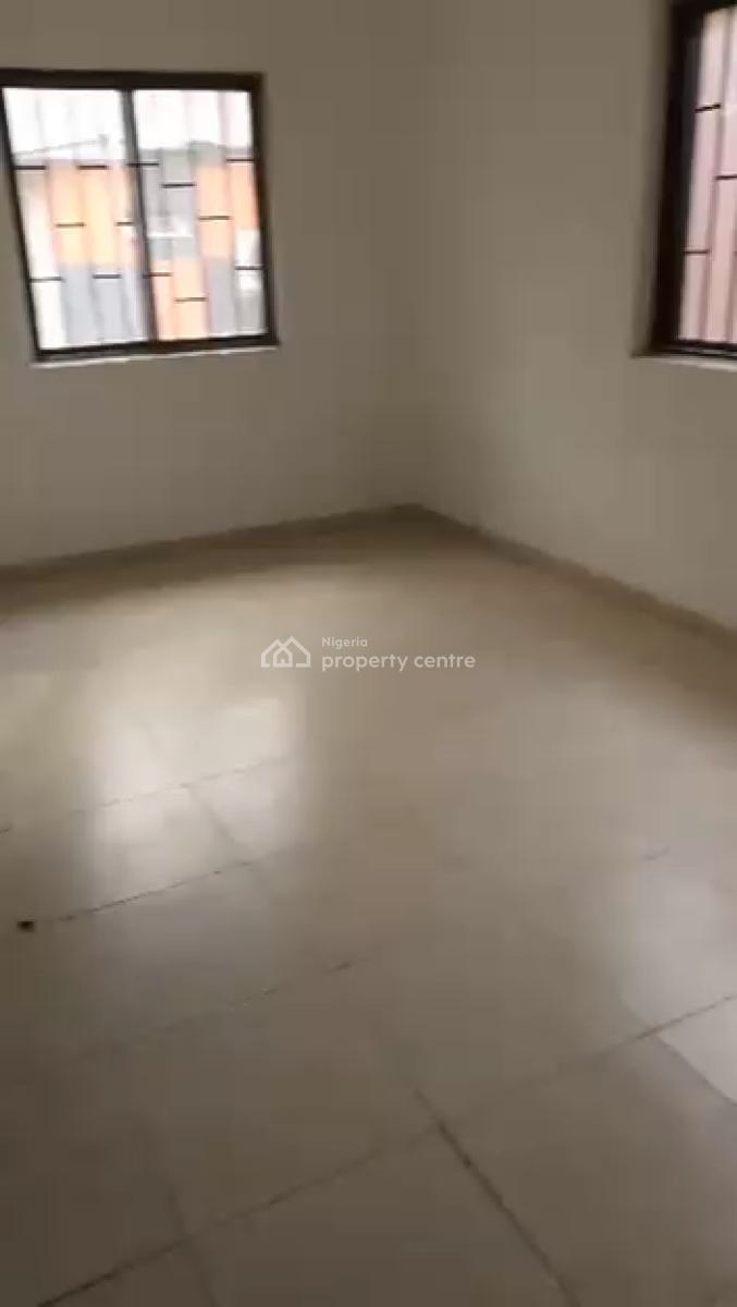 160sqmt Open Plan Space (upstairs), Off Toyin Street, Ikeja, Lagos, Office Space for Rent