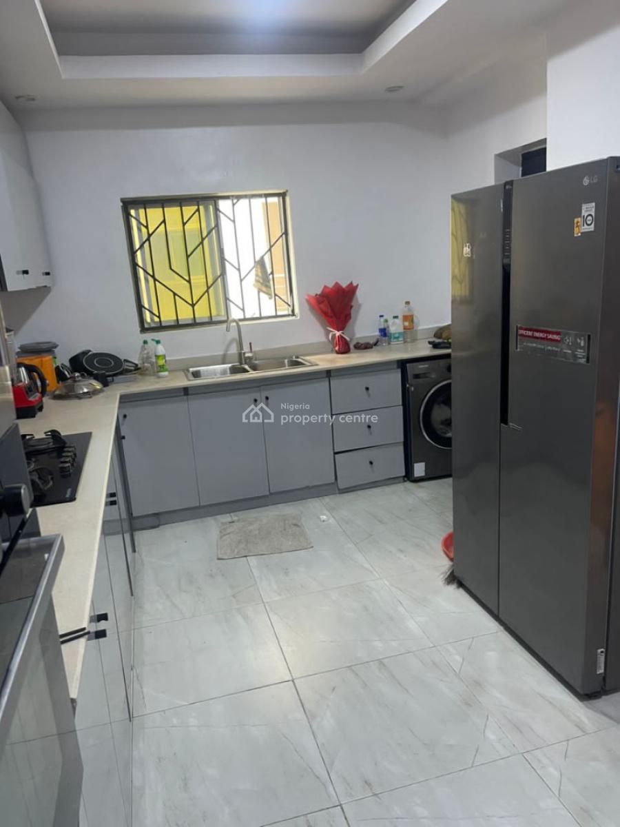 Luxury 3-bedroom Apartment Fully Furnished    Location: Ikate Lagos, Ikate, Lekki, Lagos, Flat / Apartment for Sale