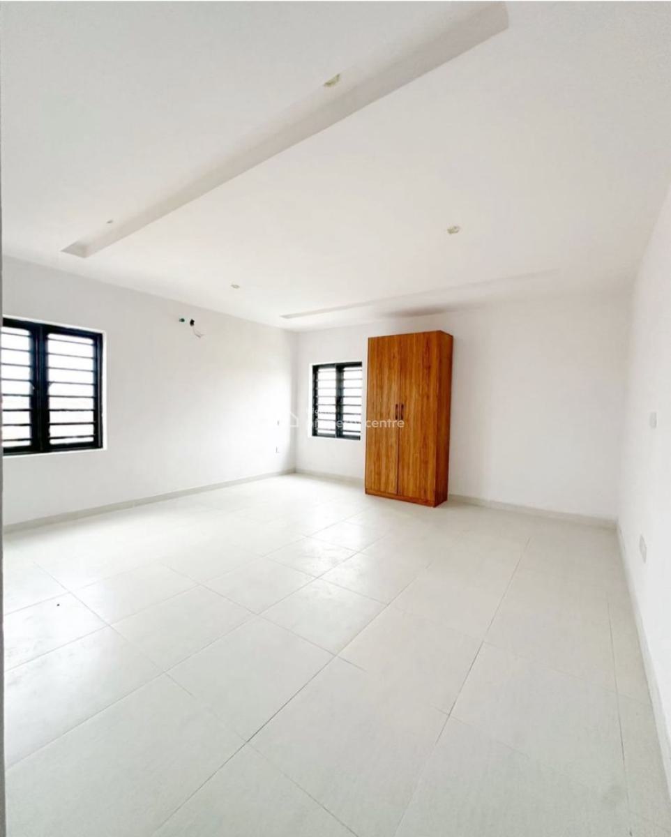 2 Bedroom Serviced Apartment, Lekki Phase 1, Lekki, Lagos, Block of Flats for Sale
