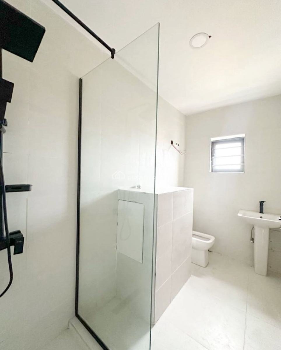 2 Bedroom Serviced Apartment, Lekki Phase 1, Lekki, Lagos, Block of Flats for Sale