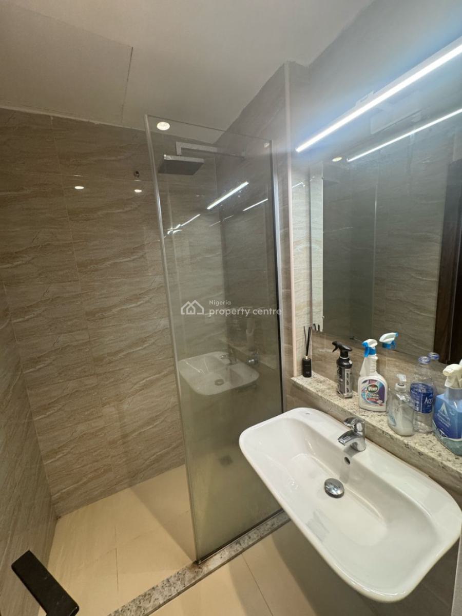 2 Bedroom Flat with Bq Available, Lekki Phase 1, Lekki, Lagos, Flat / Apartment for Rent