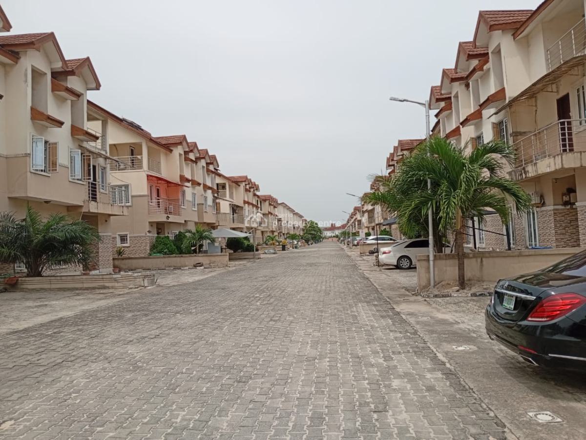 Executive 4bdrm Semi Detached Duplex with 1rm Bq, Orchid Hotel Road, Lafiagi, Off Lekki Epe Express Way Lagos., Lekki, Lagos, Terraced Duplex for Rent