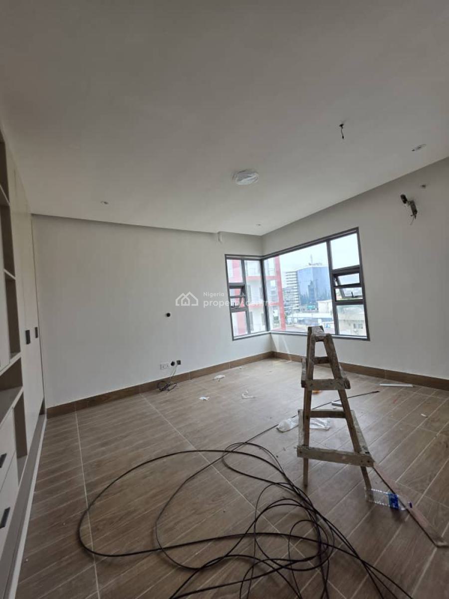 2 Bedrooms Flat with 1 Room Bq, Swimming Pool, Off Ahmadu Bello, Victoria Island (vi), Lagos, Office Space for Sale