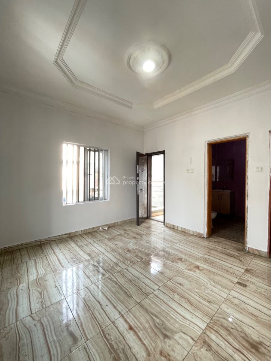 Big Room Upstairs Shared Apartment in Osapa, Osapa, Lekki, Lagos, Flat / Apartment for Rent