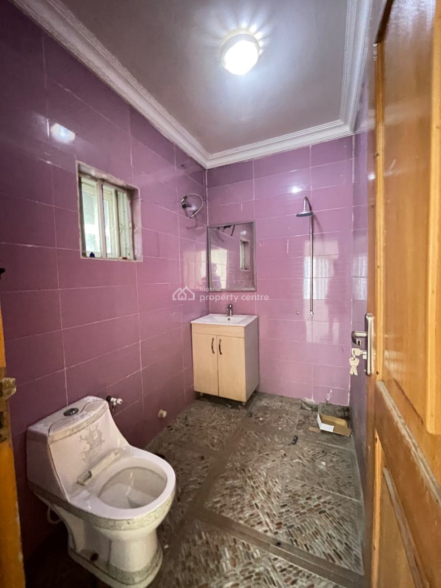 Big Room Upstairs Shared Apartment in Osapa, Osapa, Lekki, Lagos, Flat / Apartment for Rent