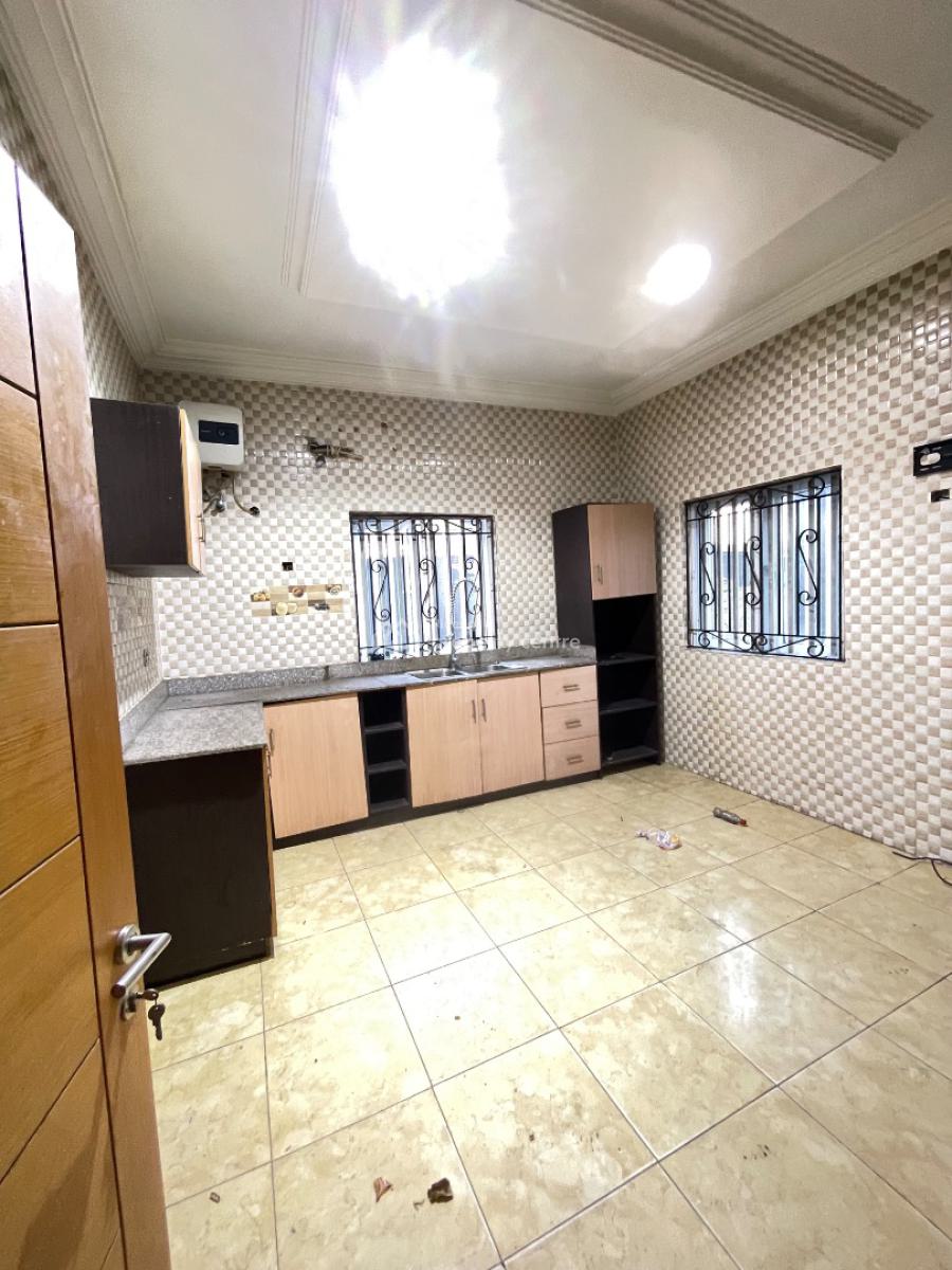 Big Room Upstairs Shared Apartment in Osapa, Osapa, Lekki, Lagos, Flat / Apartment for Rent