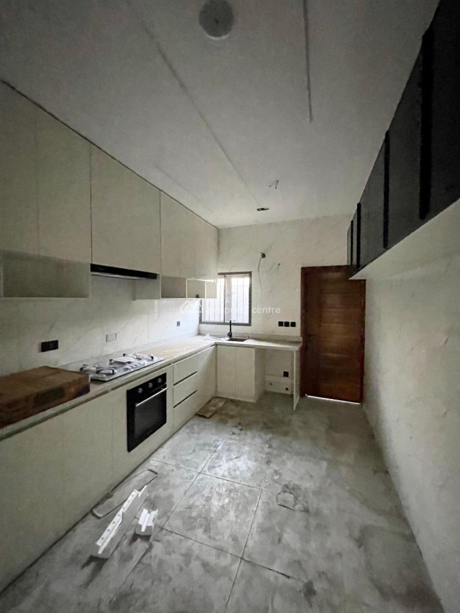 Standard 3 Bedroom Apartment Available, Lekki Phase 1, Lekki, Lagos, Flat / Apartment for Sale