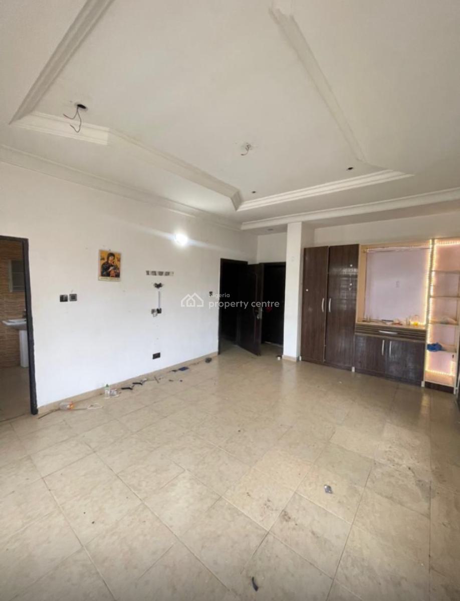 Spacious Big and Standard Masters Bed Upstairs, Ikota Lekki Counting, Lekki, Lagos, Flat / Apartment for Rent