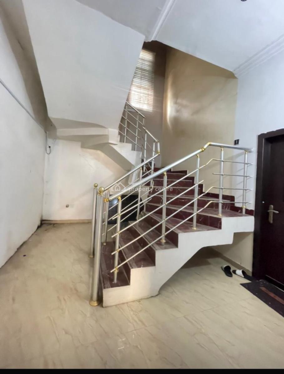 Spacious Big and Standard Masters Bed Upstairs, Ikota Lekki Counting, Lekki, Lagos, Flat / Apartment for Rent