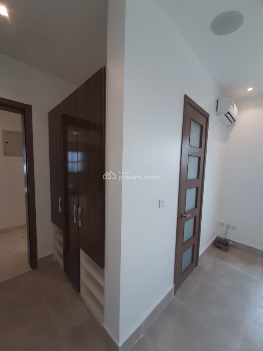 Serviced with 24/7 Power Supply 2 Bedroom En-suite Flat with Open Fitt, Lekki Phase 1, Lekki, Lagos, Flat / Apartment for Rent