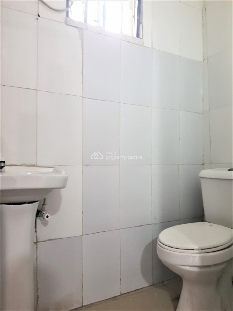 a Fine 2 Bedroom Flat in a Serene Neighbourhood, Off Lekki Beach Road, Jakande, Lekki, Lagos, Flat / Apartment for Rent