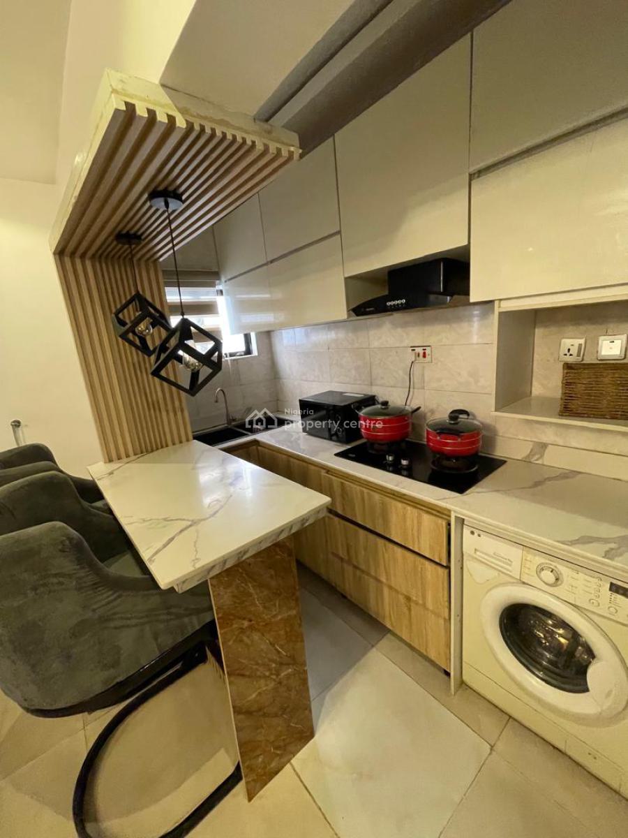Cozy & Spacious 3bedroom Apartment, Onike, Yaba, Lagos, Flat / Apartment Short Let