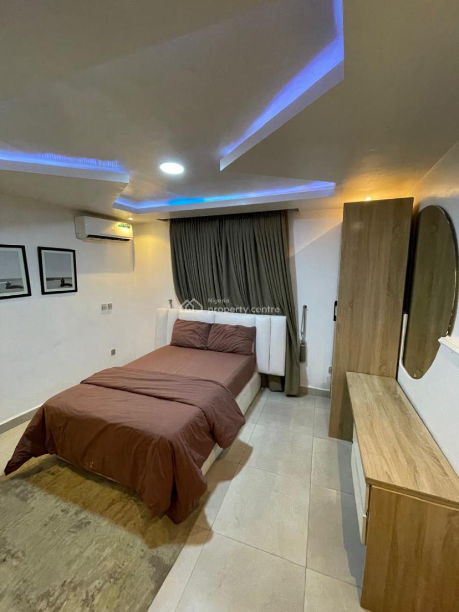 Cozy & Spacious 3bedroom Apartment, Onike, Yaba, Lagos, Flat / Apartment Short Let