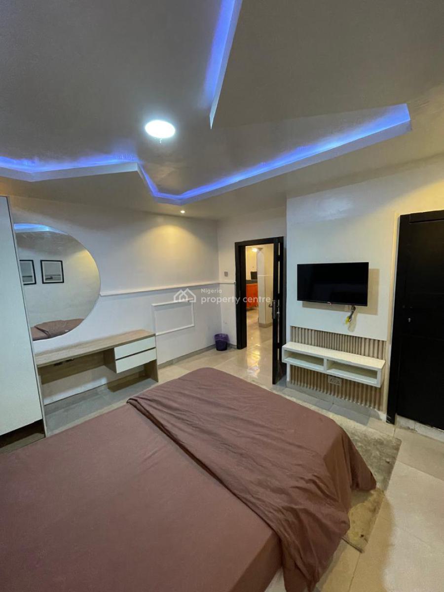 Cozy & Spacious 3bedroom Apartment, Onike, Yaba, Lagos, Flat / Apartment Short Let