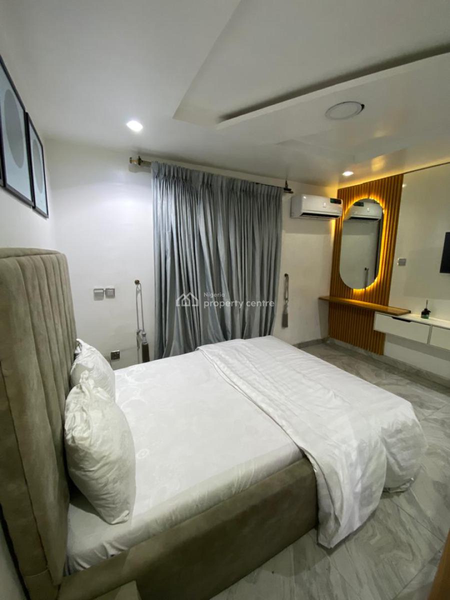 Cozy & Spacious 3bedroom Apartment, Onike, Yaba, Lagos, Flat / Apartment Short Let