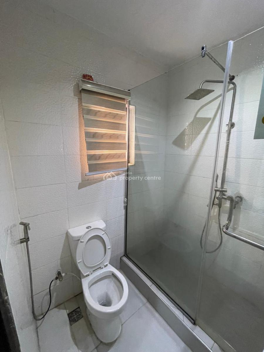 Cozy & Spacious 3bedroom Apartment, Onike, Yaba, Lagos, Flat / Apartment Short Let