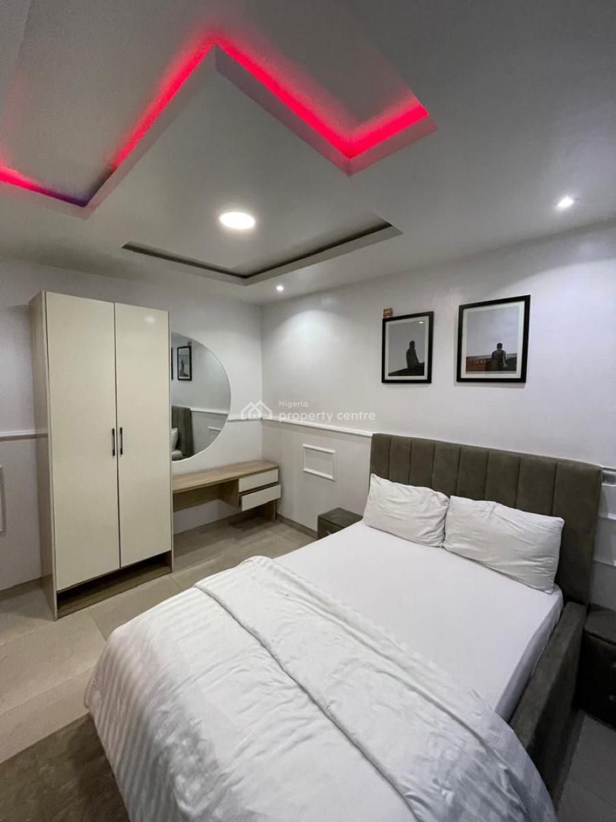 Cozy & Spacious 3bedroom Apartment, Onike, Yaba, Lagos, Flat / Apartment Short Let