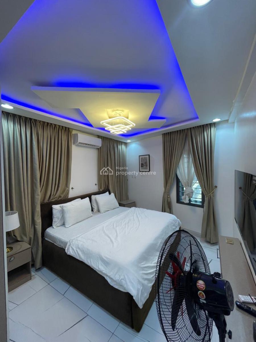 Luxury 3bedroom Furnished Apartment, Adekunle, Yaba, Lagos, Flat / Apartment Short Let