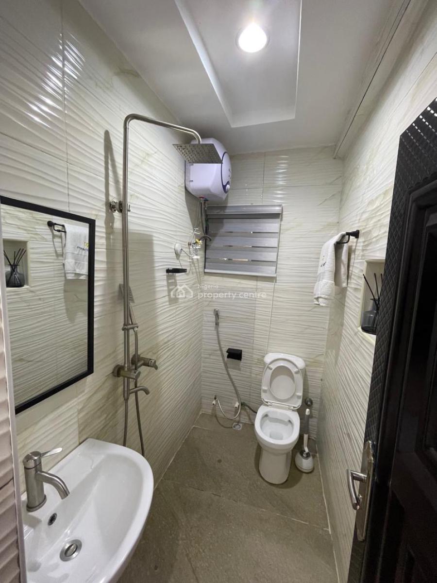 Luxury 3bedroom Furnished Apartment, Adekunle, Yaba, Lagos, Flat / Apartment Short Let