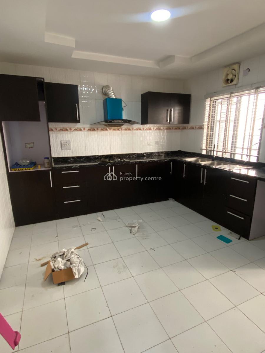 Luxury Spacious 3 Bedroom Flat Awaits You, Orchid Road , Royal Pine Estate, Lekki, Lagos, Flat / Apartment for Rent