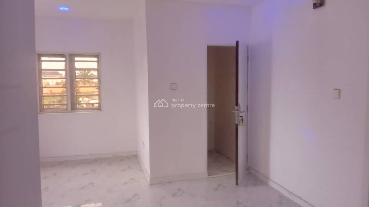 Serviced 4bedroom Penthouse Flat, Estate, Sangotedo, Ajah, Lagos, Flat / Apartment for Rent