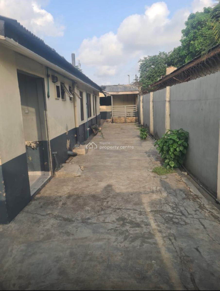 Bungalow on Sizeable Plot of Land, Ogunsanya/surulere/lagos, Surulere, Lagos, Detached Bungalow for Sale