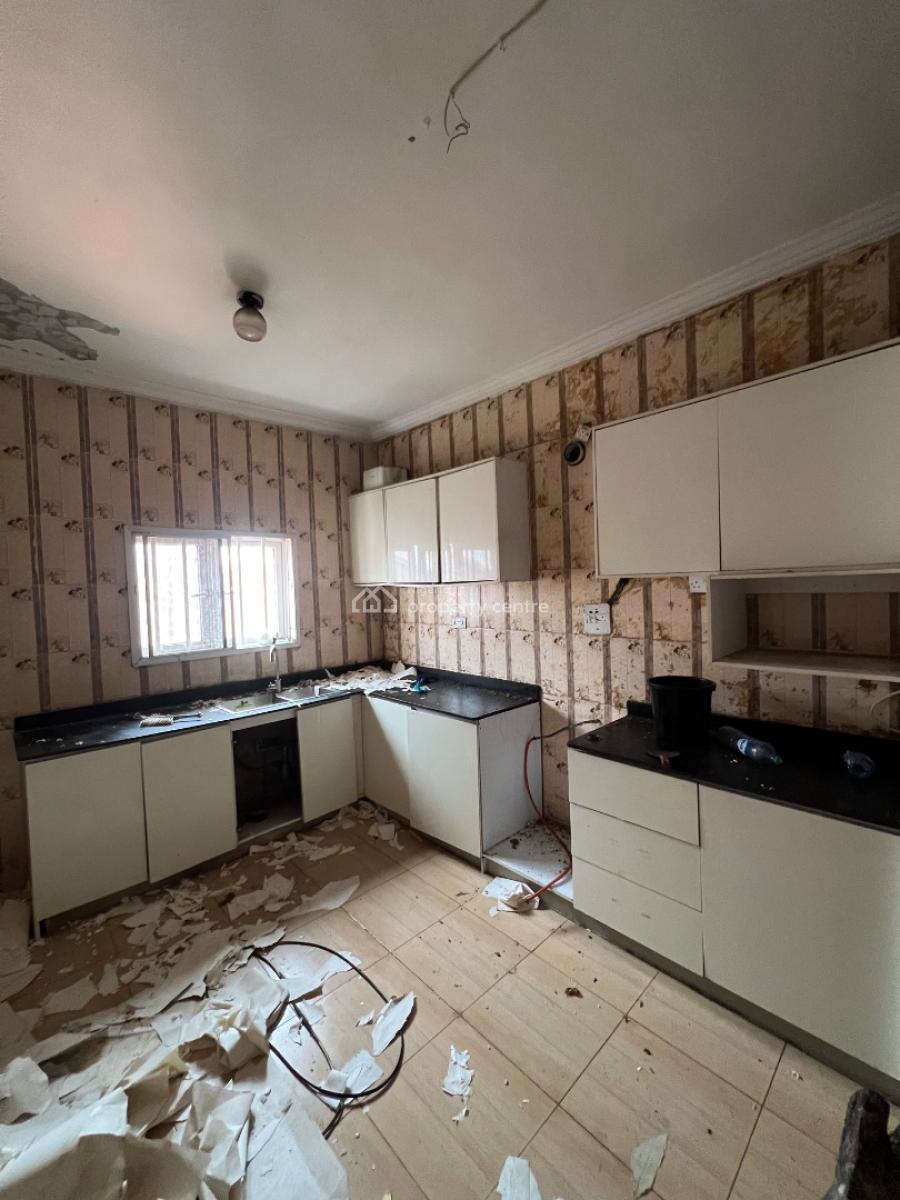 Exotic and Massive 4-bedroom Terrace, Osapa, Lekki, Lagos, Flat / Apartment for Rent