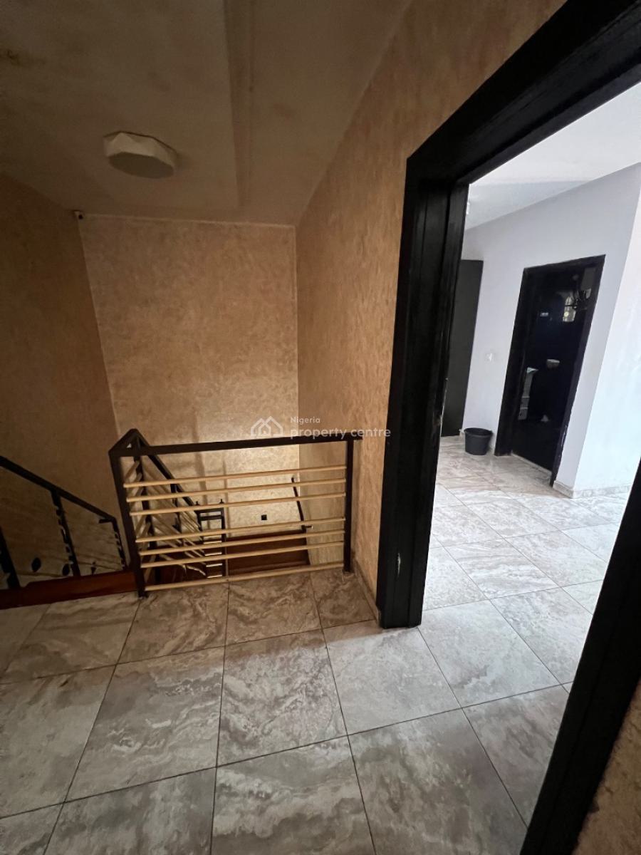 Exotic and Massive 4-bedroom Terrace, Osapa, Lekki, Lagos, Flat / Apartment for Rent