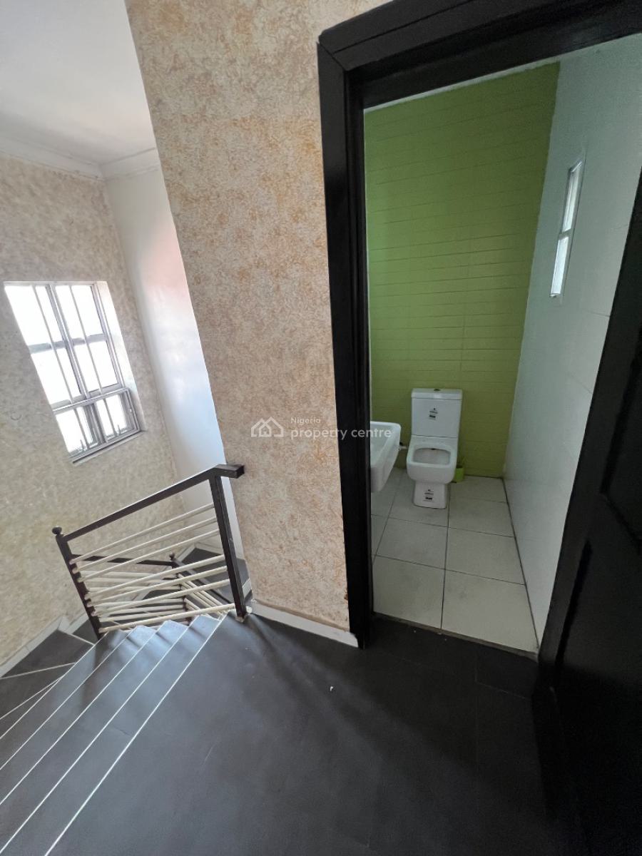 Exotic and Massive 4-bedroom Terrace, Osapa, Lekki, Lagos, Flat / Apartment for Rent