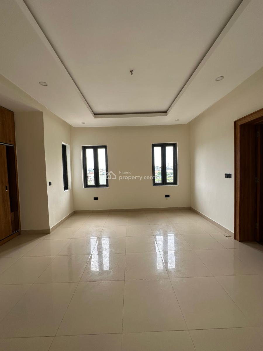 Spaciously Built 2 Bedroom Penthouse with Elevator, Lekki Phase 1, Lekki, Lagos, House for Rent