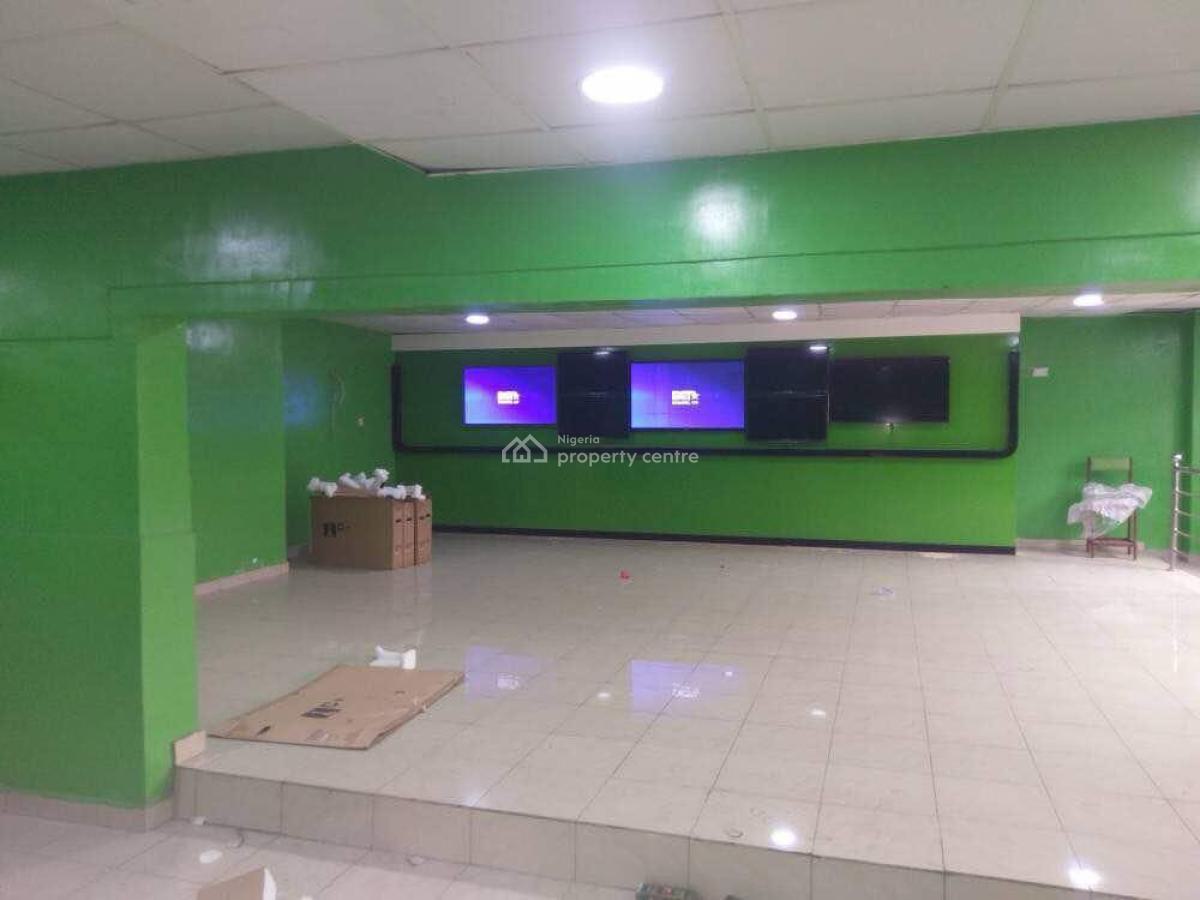 a Commercial Property on 500sqm, Oshodi Apapa Expressway By Oshodi Bus Stop Lagos, Oshodi, Lagos, Commercial Property for Rent
