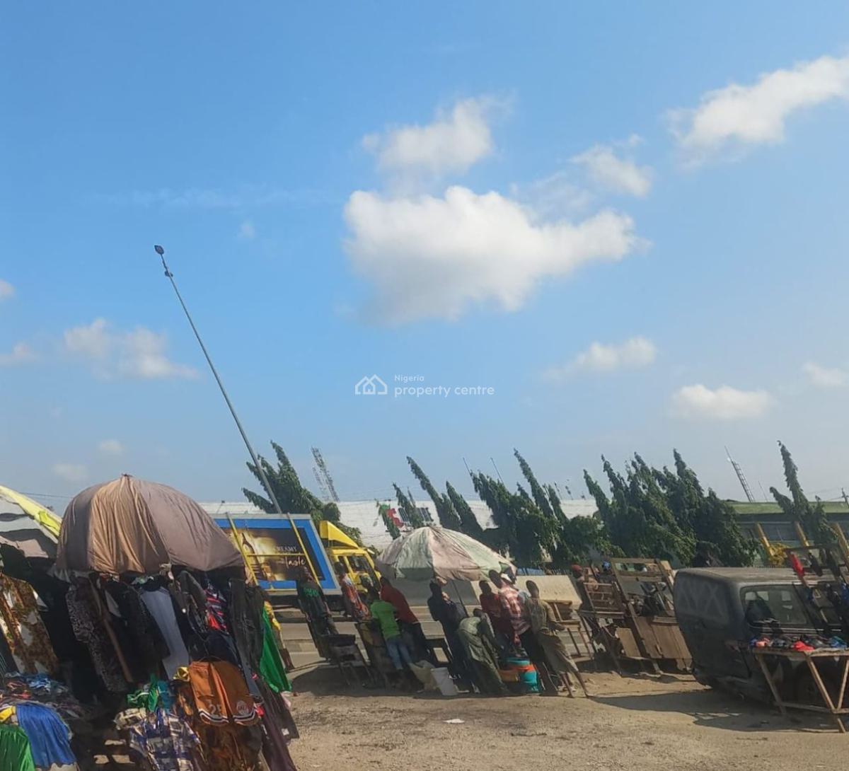 a Commercial Property on 500sqm, Oshodi Apapa Expressway By Oshodi Bus Stop Lagos, Oshodi, Lagos, Commercial Property for Rent