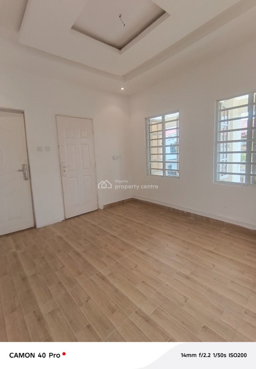 Self-contain Room Upstairs in Lekki Phase 1, Mobolaji Johnson Estate, Lekki Phase 1, Lekki, Lagos, Self Contain (single Rooms) for Rent