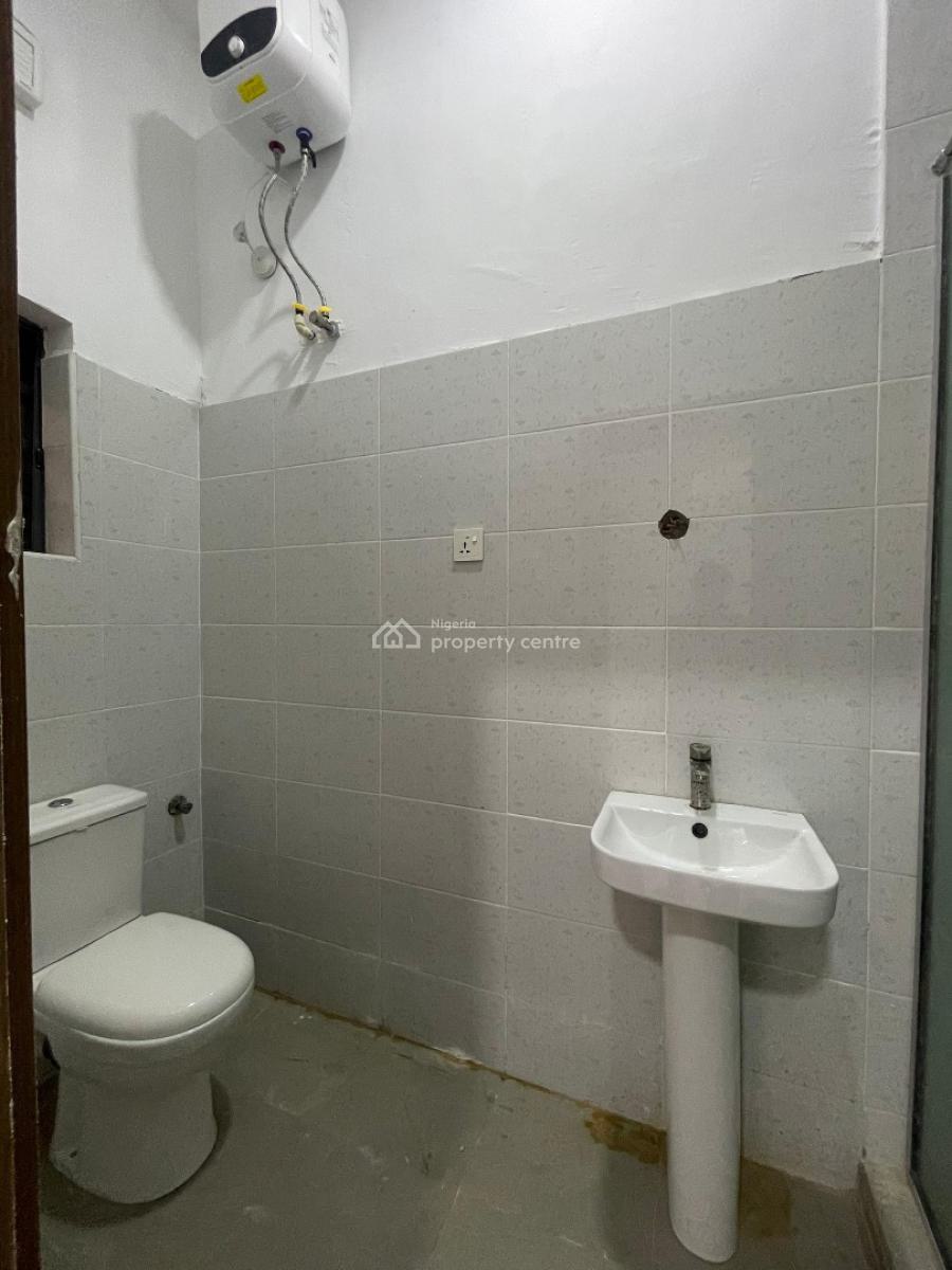 Contemporary 2 Bedroom with Exquisite Feature Suitable for Investment, Lekki Phase 1, Lekki, Lagos, Flat / Apartment for Sale