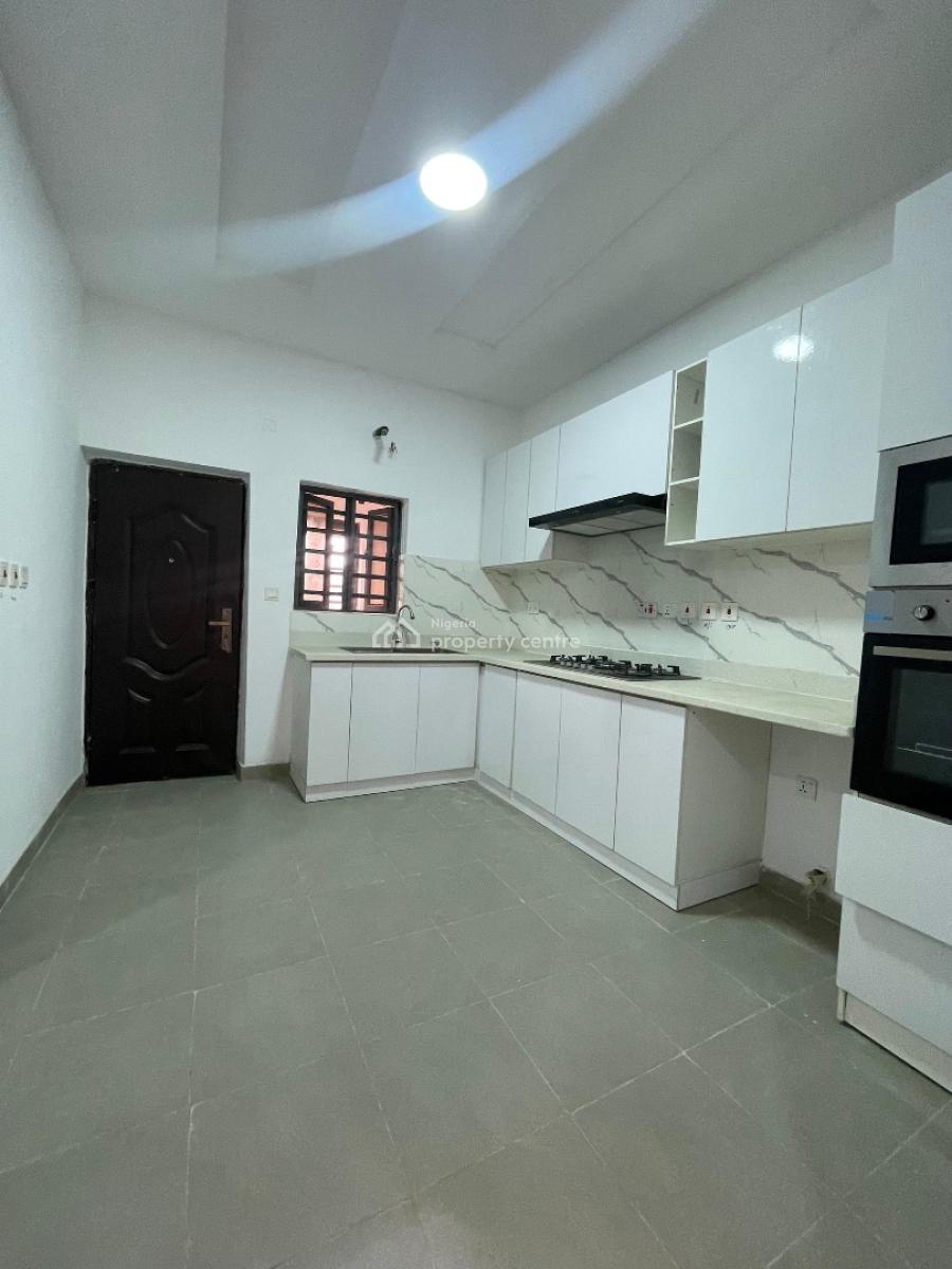 Contemporary 2 Bedroom with Exquisite Feature Suitable for Investment, Lekki Phase 1, Lekki, Lagos, Flat / Apartment for Sale
