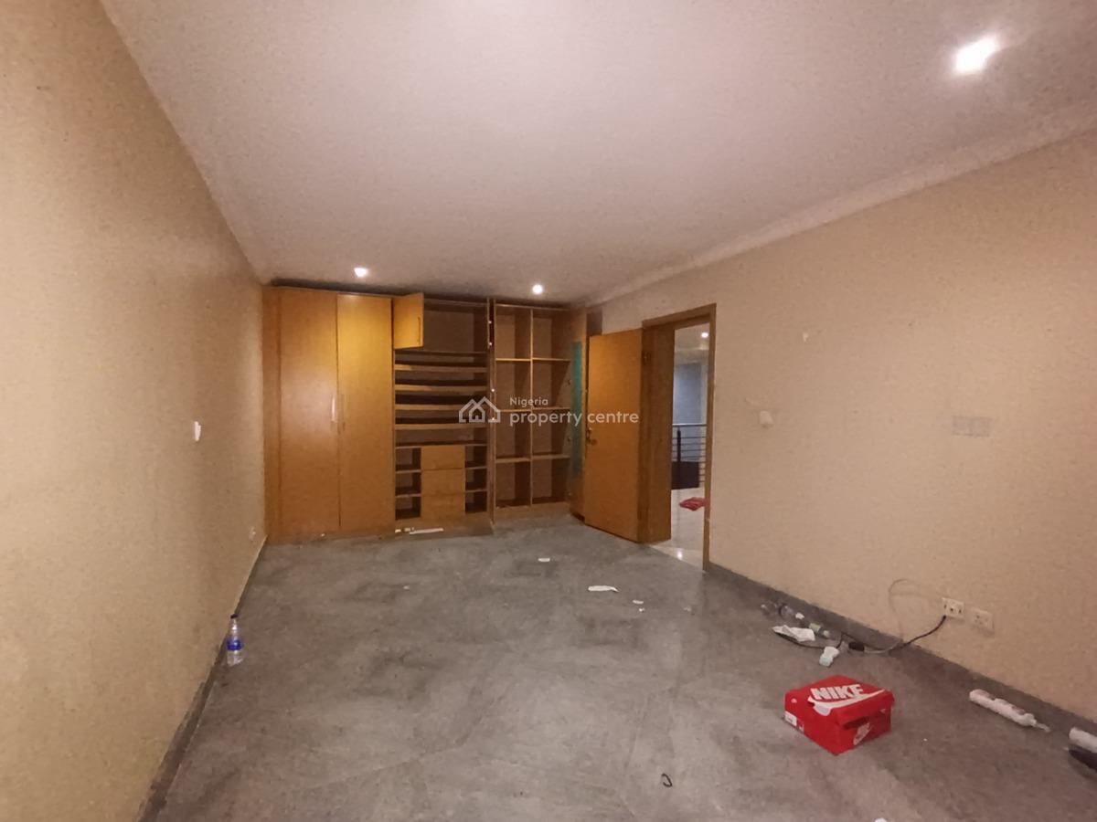 a Serviced and Well Maintained  2 Bedroom  Apartment  with a Room Bq, Lekki Phase 1, Lekki, Lagos, Flat / Apartment for Rent