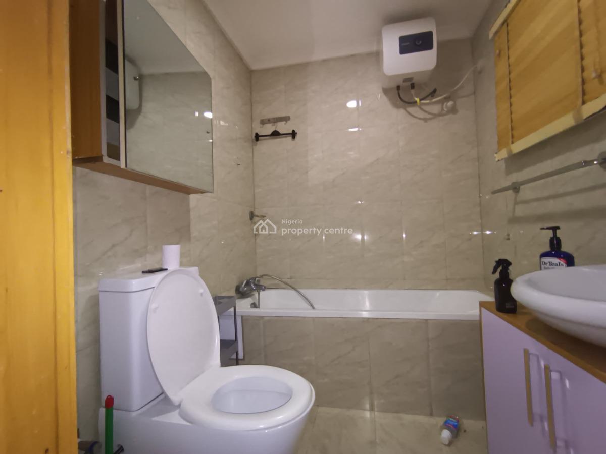a Serviced and Well Maintained  2 Bedroom  Apartment  with a Room Bq, Lekki Phase 1, Lekki, Lagos, Flat / Apartment for Rent