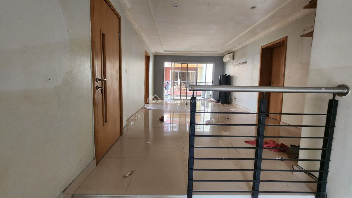 a Serviced and Well Maintained  2 Bedroom  Apartment  with a Room Bq, Lekki Phase 1, Lekki, Lagos, Flat / Apartment for Rent