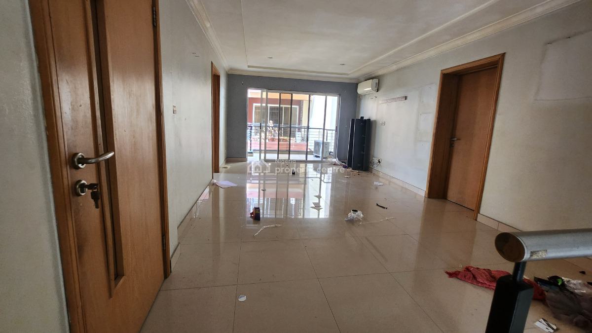 a Serviced and Well Maintained  2 Bedroom  Apartment  with a Room Bq, Lekki Phase 1, Lekki, Lagos, Flat / Apartment for Rent